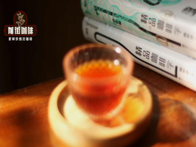 초보 핸드드립 커피 물 붓기 기술. 중앙에서 시작해 어떻게 균일하게 물을 붓는가, 어떤 커피 원두가 핸드드립 연습에 적합한가, 부채형 드리퍼가 좋은가 원뿔형 드리퍼가 좋은가